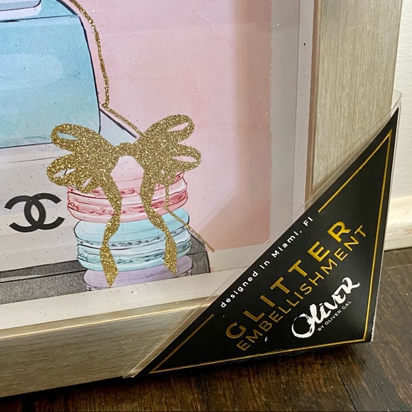 Oliver Gal fashion books 📚 framed dachshund photo - Picture 3 of 3